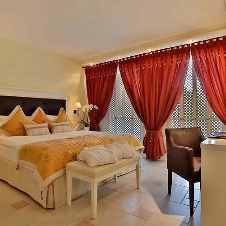 Отель Boutiquehotel La Casa 5*