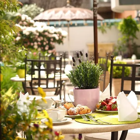 Отель Boutiquehotel La Casa 5*