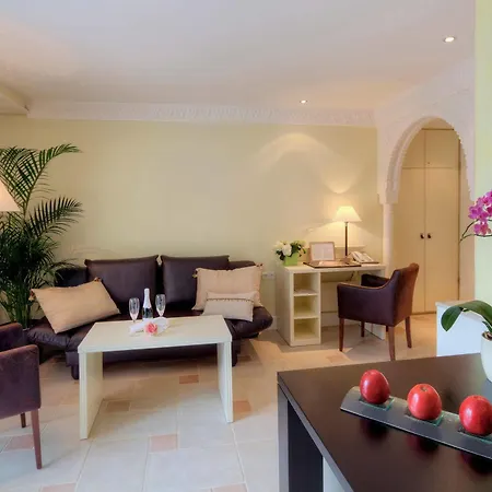 Отель Boutiquehotel La Casa 5*